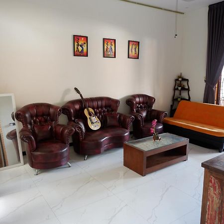 Bromo Venture Hostel Probolinggo Bagian luar foto