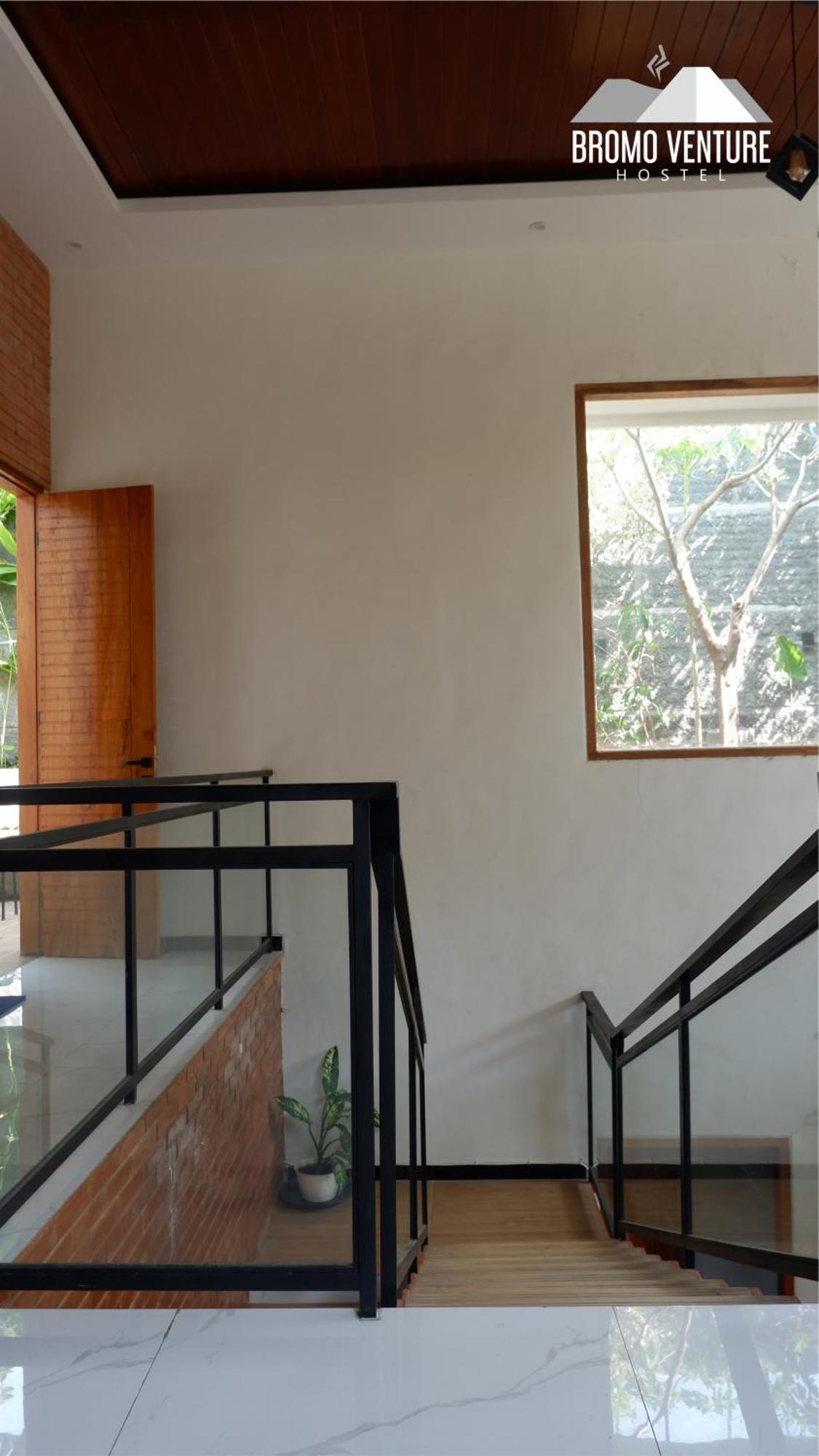 Bromo Venture Hostel Probolinggo Bagian luar foto