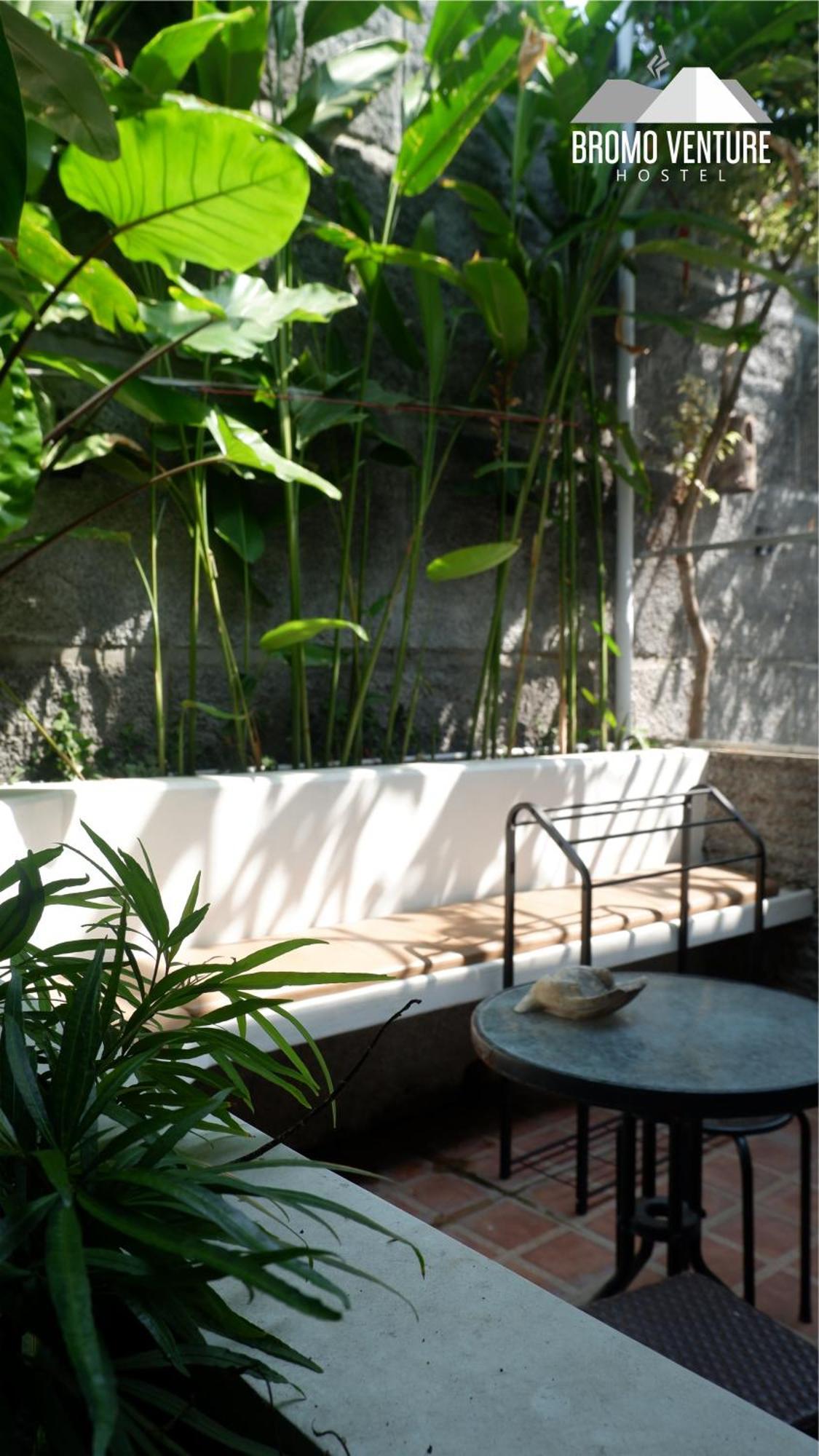 Bromo Venture Hostel Probolinggo Bagian luar foto
